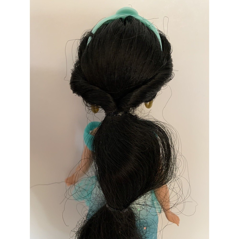 Disney Princess Shimmering Dreams Jasmine and Hasbro Aladdin Dolls - Picture 11 of 12